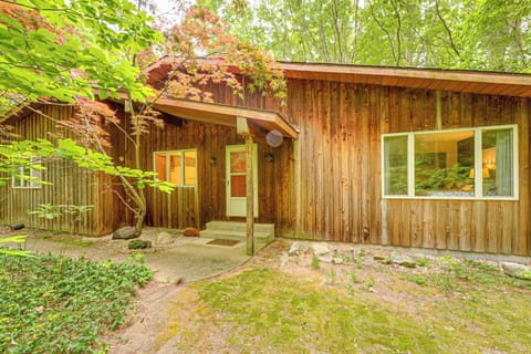 Property Entrance/Exterior | 2-Story Cabin