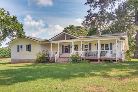 Sparta Vacation Rental | 3BR | 1.5BA | 2,200 Sq Ft | 4 Steps to Access