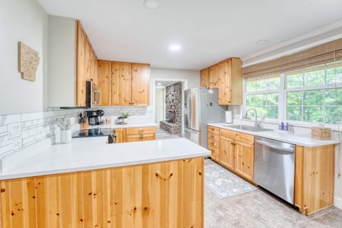 Cook up vacation feasts in the fully equipped kitchen—stainless appliances, island seating and lake views.