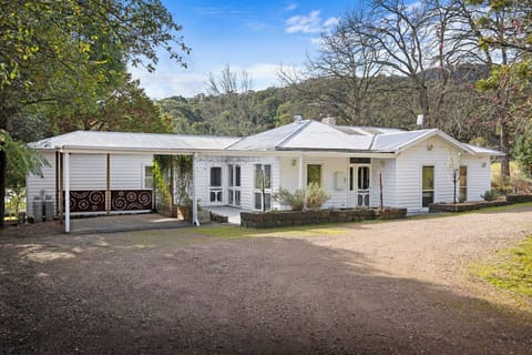 Trail Valley House ideally located next to Wesburn Park 