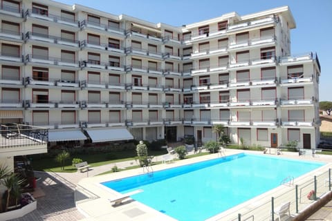Holiday Home Swimming Pool