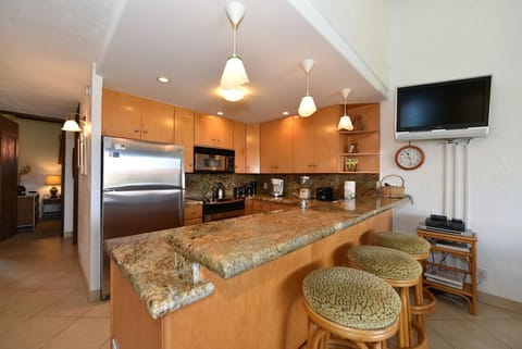 Kitchen with Island Seating E