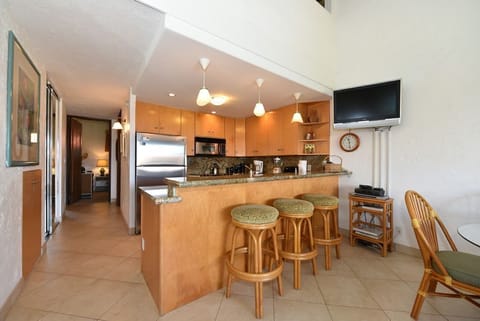 Island seating with 3 stools E