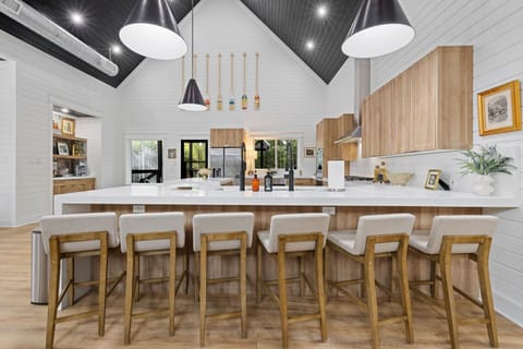 Plenty of island seating