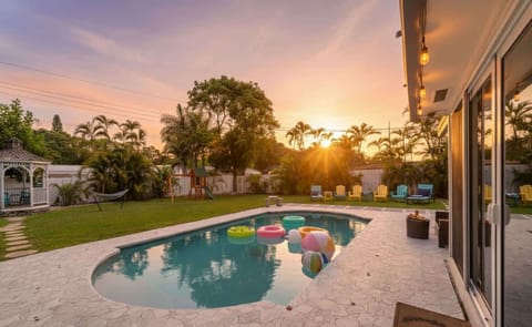 Premium World Cup family oasis with a heated pool, hot tub, and life size chess. #WorldCup2026 #FortLauderdaleAirbnb #MiamiWorldCup #ImperialPoint #FIFA2026