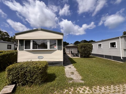 Front with garden of ZP 340 - Camping de Zandput