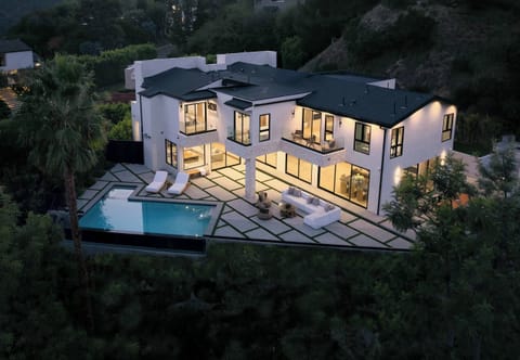 Villa Gina by LuxJB. 2026-BuiltMansion with Basketball Court, Mini Golf, Cinema