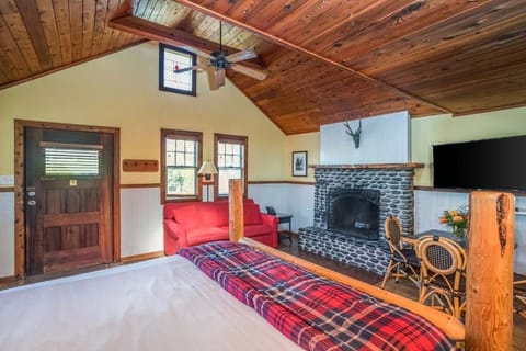 Unit with Queen size bed