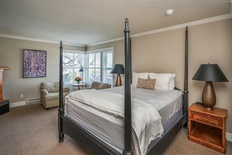 Unit with King size bed