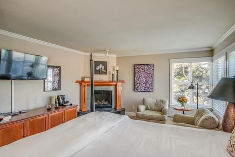 Comfortable Unit with King size bed