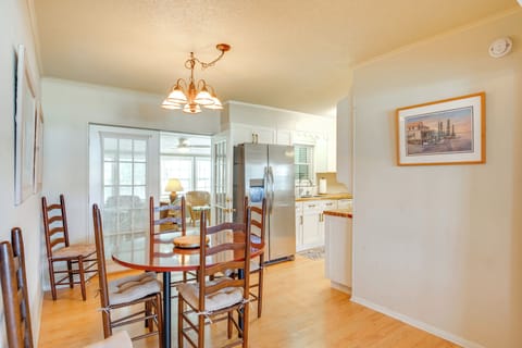 Dining Table | Dishware/Flatware