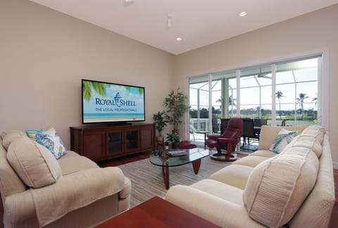 Living area with SmartTV