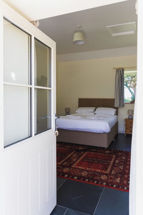 Ensuite Interior (2)