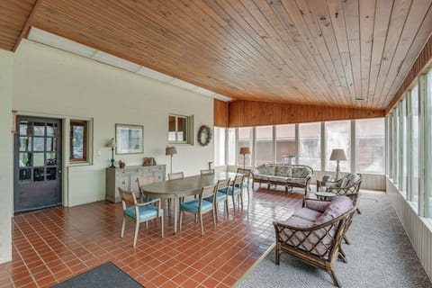 Enclosed Patio | 1st Floor