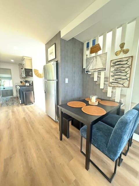 Full Kitchen | Dining Room Area