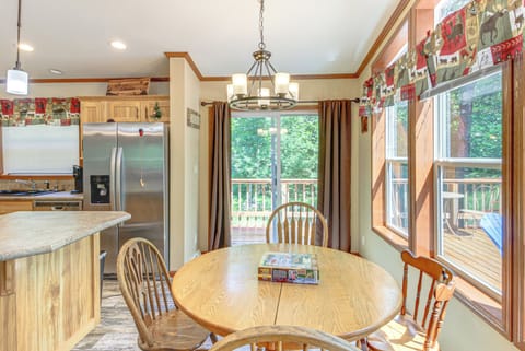 Dining Table | Dishware/Flatware