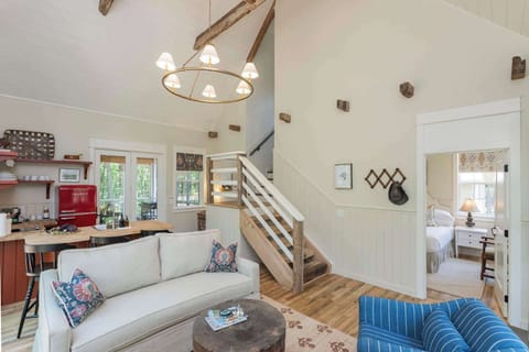 Amazing, Spacious Living Area