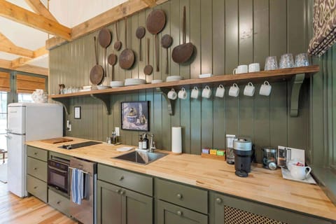 Lovely Stocked Kitchen for your Cooking Needs