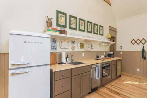 Lovely Stocked Kitchen for your Cooking Needs