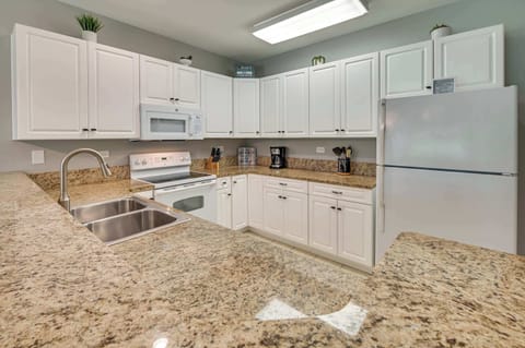 Fully Equipped Kitchen: Whip up delicious meals with sleek appliances and granite countertops!