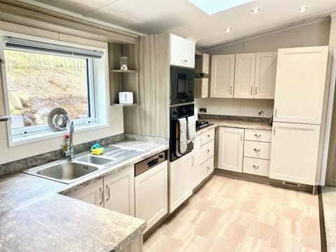 Fully equipped kitch- dishwasher, washing machine, full-size fridge-freezer etc.