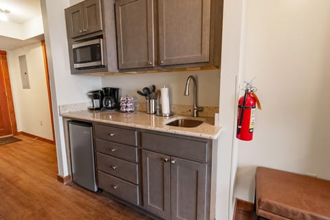 Brand new kitchenette (2025)