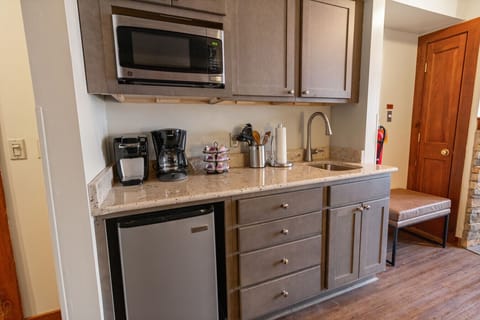 Brand new kitchenette (2025)