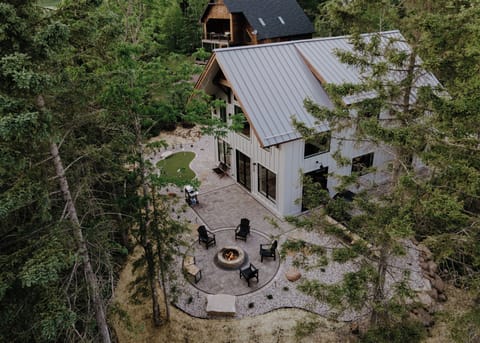 Outdoor living space, sauna, putting green, fire pit
