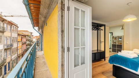 Private balcony overlooking Porto’s historic façades: your front-row seat to daily life in the city.
#BalconyViews #AuthenticPorto #LocalLiving #PortoCharm