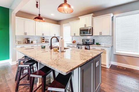 Kitchen | 2nd Floor | Keurig Coffee Maker | Dishwasher | Cooking Basics