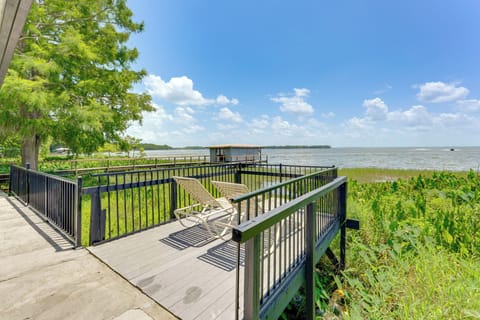 Tavares Vacation Rental | 3BR | 3BA | 1 Step to Enter | 2,392 Sq Ft