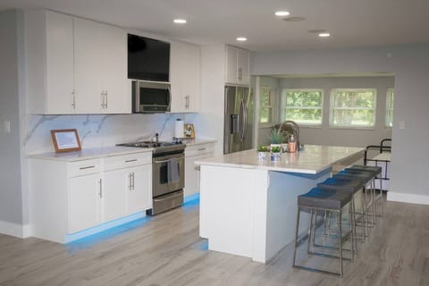 Induction stove w/ air-fryer oven, refrigerator, microwave