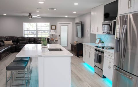 Open Floor Plan, Complimentary WIFI, Cable & Netflix