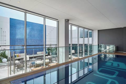 Unwind with sunlit laps and a calm, modern atmosphere.