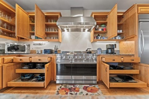 Kitchen: Main floor, drip coffee maker, Keurig, toaster, food processor, cooking utensils