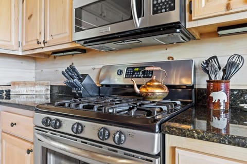 Welcome to our fully stocked kitchen, where high-end appliances and ample cooking space make it easy to whip up anything from quick breakfasts to gourmet dinners.