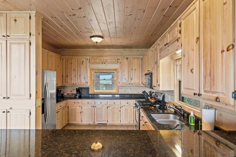 Welcome to our fully stocked kitchen, where high-end appliances and ample cooking space make it easy to whip up anything from quick breakfasts to gourmet dinners.