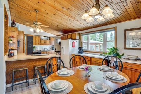 Kitchen | Air Fryer | Toaster Oven | Drip/Keurig Coffee Maker | 1st Floor