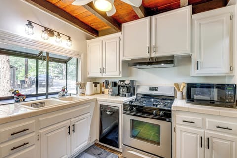 Kitchen | Main Level | Keurig & Drip Coffee Makers | Air Fryer | Cooking Basics