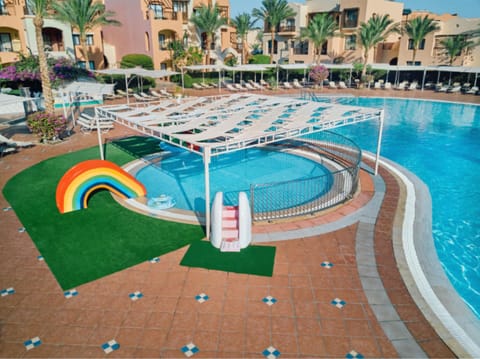 Let little ones play safely in the shaded splash area.