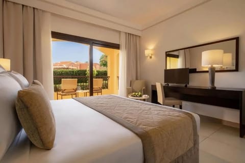 Settle in with a spacious layout, work desk, and balcony breeze.