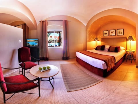 Unit with Queen bed. Exact unit will be assigned upon arrival. Views, colors, and decor may vary.