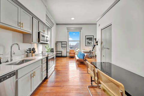 402 - Dining area