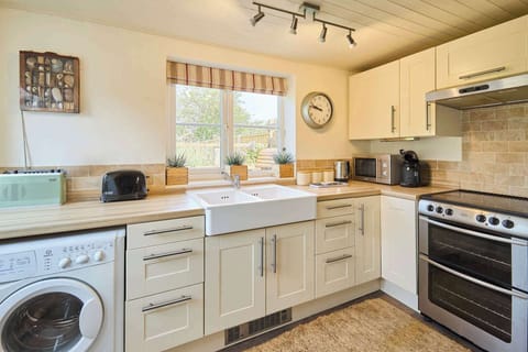 Pebble Cottage, Corpusty - Host & Stay