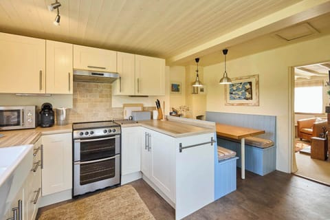 Pebble Cottage, Corpusty - Host & Stay