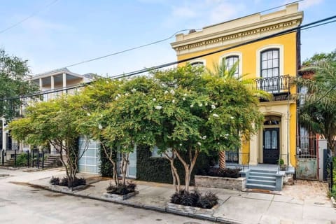 Street View - Free Street Parking