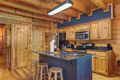 Goldilocks and The Three Bears' fully-equipped kitchen