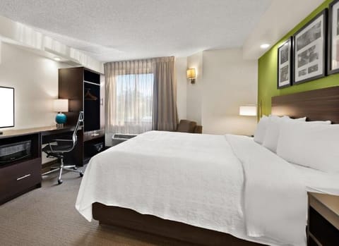 Bedroom with 1 King bed