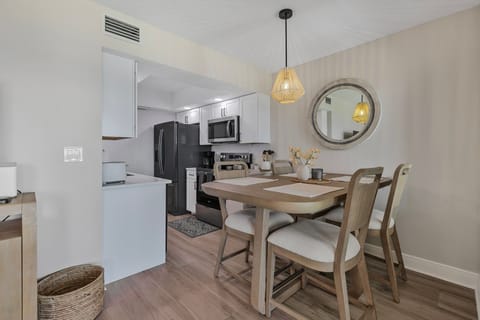 Kitchen & Dining Area