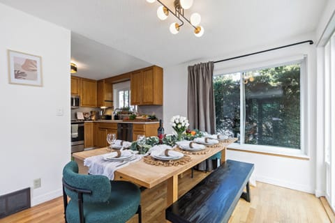 Gather and enjoy delicious moments in our sunny kitchen-dining space!